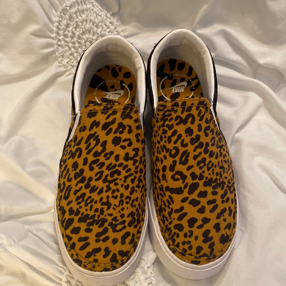 NIKE LEOPARD SHOES